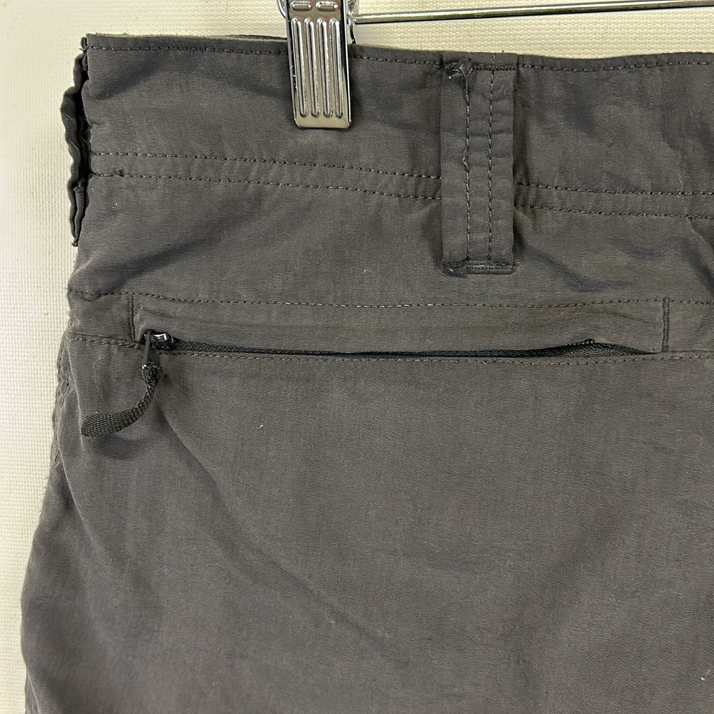 Orvis Classic Collection cargo shorts.  32 - Picture 10 of 16